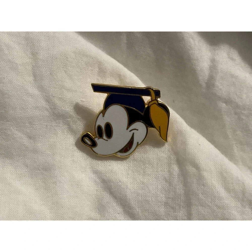 Walt Disney Institute graduate Mickey Mouse‎ head authentic trading pin 2008